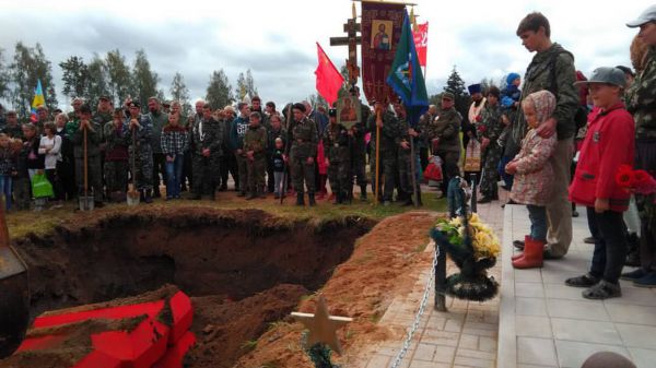 Школьники перезахоронили бойцов Красной Армии