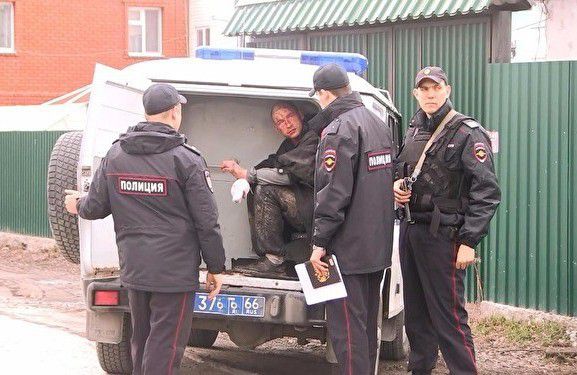 В Екатеринбурге мужчина с ножом напал на бригаду скорой помощи