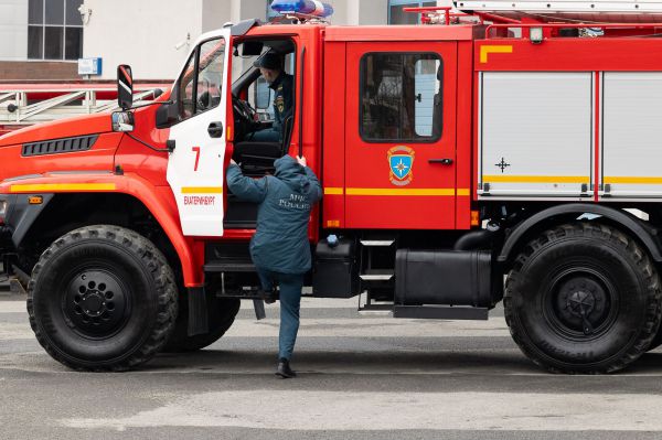 В пригороде Екатеринбурга загорелся пассажирский автобус