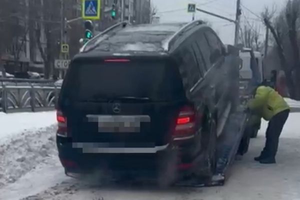 Екатеринбуржец взял у родственника Mercedes и наездил более 500 штрафов