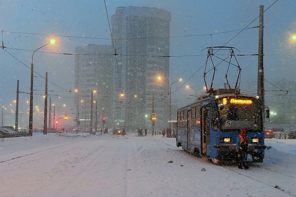 Фоторепортаж: Екатеринбург заваливает снегом