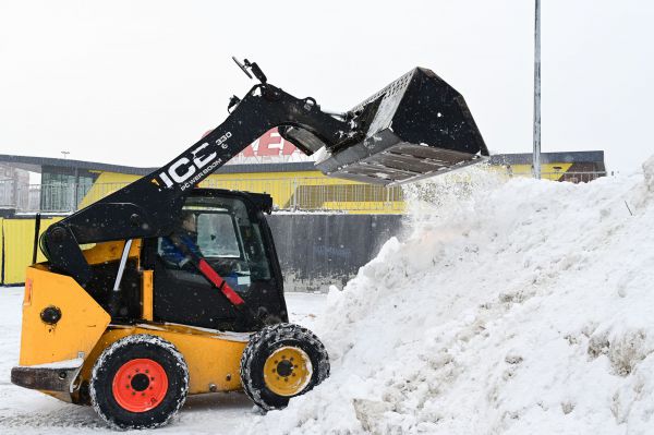 За сутки из Екатеринбурга вывезли почти 13 тысяч тонн снега