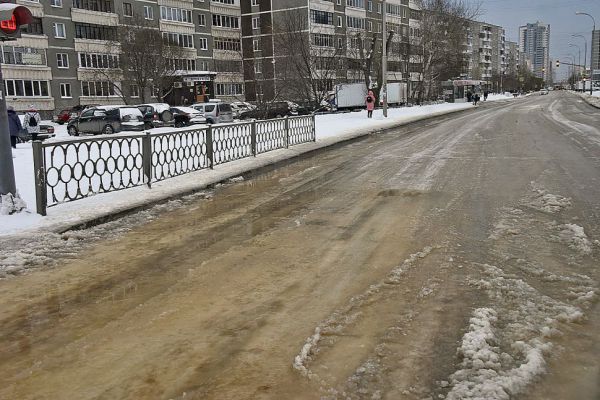 На Уралмаше жители нескольких домов остались без воды из-за коммунальной аварии