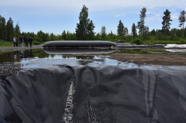 Со дна Черноисточинского водохранилища подняли более 230 тысяч кубометров ила