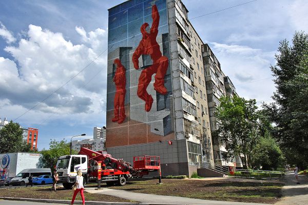Уральские художники создали сразу несколько уличных картин, посвященных врачам и волонтерам