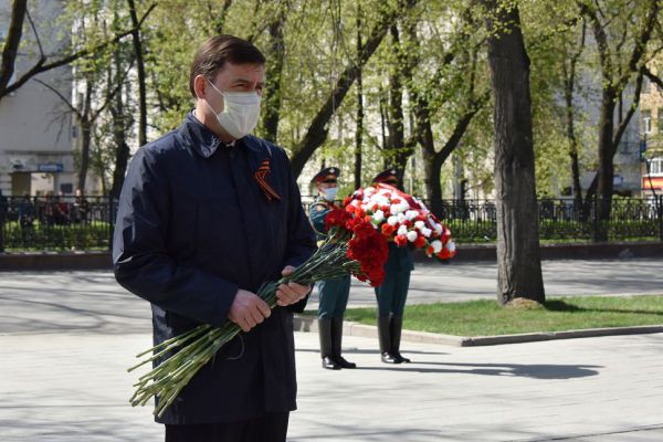 Евгений Куйвашев поздравил жителей Свердловской области с Днем Победы