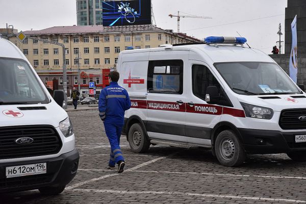 Нетрезвый автомобилист напал на бригаду скорой помощи в Екатеринбурге