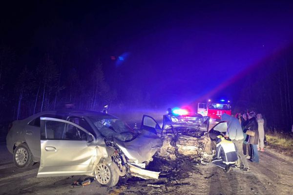 На Режевском тракте водитель Mercedes влетел в Chevrolet на встречной полосе