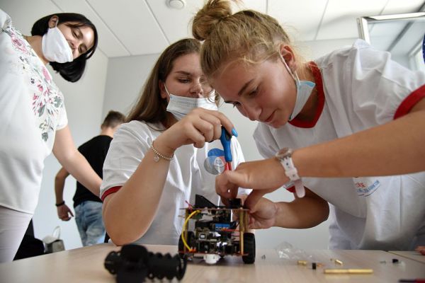 Более 200 тысяч школьников России решили учиться летом
