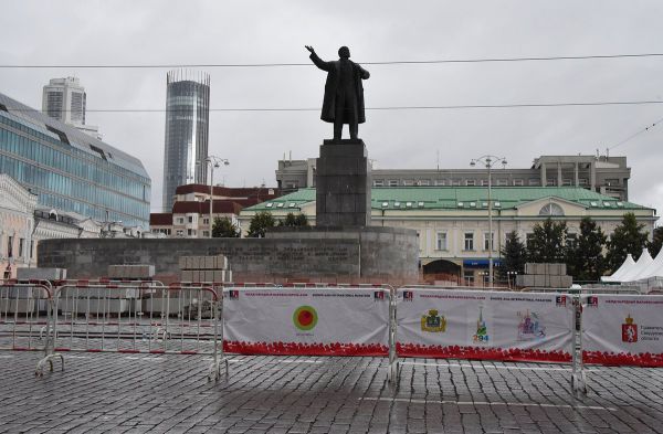 Памятник Ленину в Екатеринбурге на время снимут с постамента