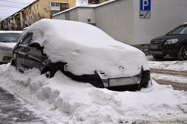 Машины, которые мешают уборке снега, будут эвакуировать. Сообщаем где