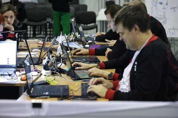 Определены самые оплачиваемые «офисные планктоны» в Свердловской области