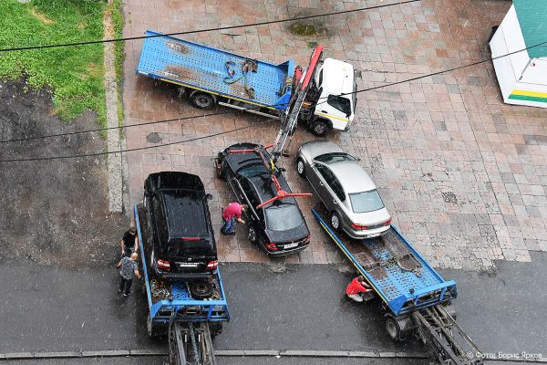 В Каменске-Уральском за парковку на газонах оштрафовали 344 автовладельцев