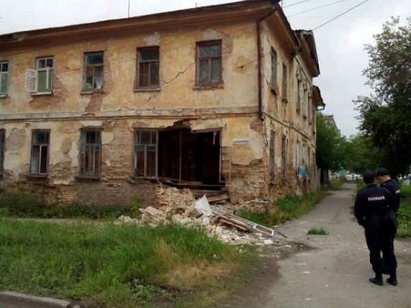 В Ирбите обрушился угол жилого дома