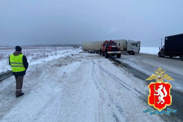 На Пермском тракте ввели реверсивное движение из-за ДТП с фурой