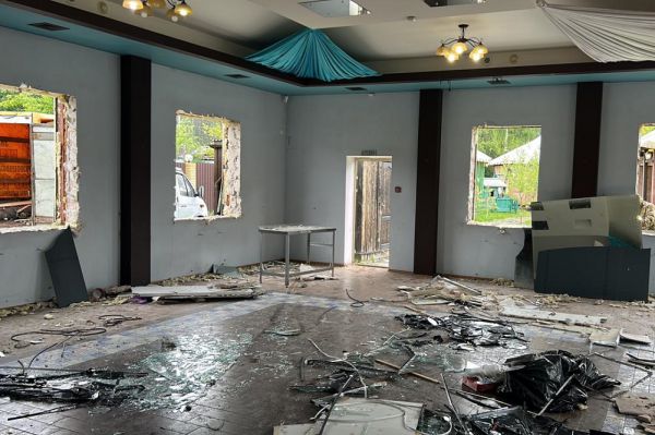 В Екатеринбурге снесли нелегальные кафе и магазин