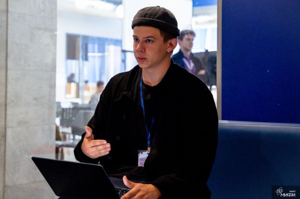 «Этот город принял меня, а я его». Как уральский студент по своей воле оказался за колючей проволокой...