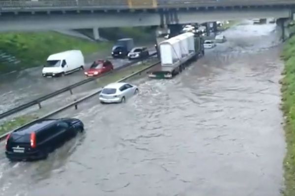 На Шефской осушили огромную лужу. Движение открыли, но временно