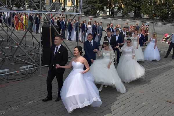 Эксперты выяснили, где россияне хотели бы сыграть свадьбу и сколько потратить на нее