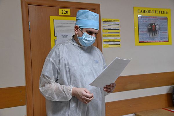 В свердловских больницах ввели масочный режим
