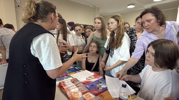 На трудоустройство школьников через центры занятости в Свердловской области направят более 60 млн рублей