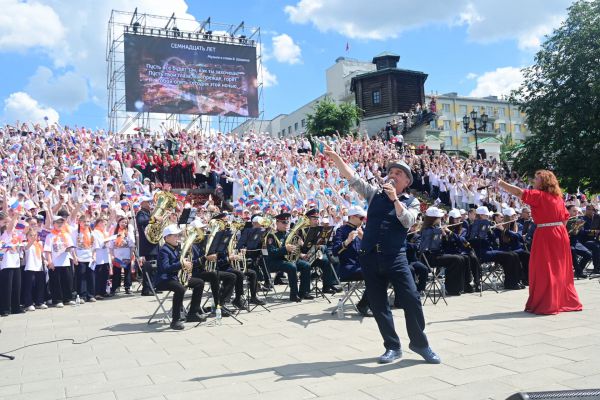 В День России свердловчане хором в 1,5 тысячи голосов славили страну и родной край