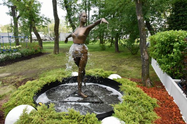 Девушка с веслом, колхозники и пионеры: в Нижнем Тагиле появится сквер советской скульптуры