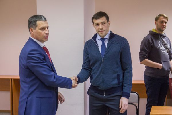 Павел Дацюк защитил диплом в Екатеринбурге