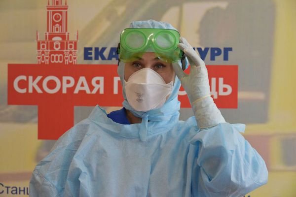 В инфекционной больнице Екатеринбурга рассказали, как принимают пациентов с коронавирусом