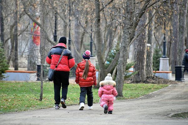 На социальные выплаты свердловским семьям в пандемию власти выделили почти 67 млрд рублей