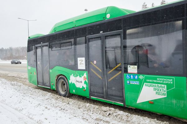 В Екатеринбурге перевозчика, из-за которого люди часами ждут автобус, оштрафовали 32 раза