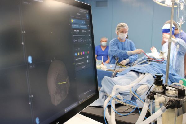 Свердловские нейрохирурги освоили уникальное для Урала оборудование
