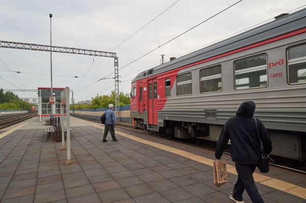 Свердловскую пригородную компанию привлекли к ответственности за задержку поезда