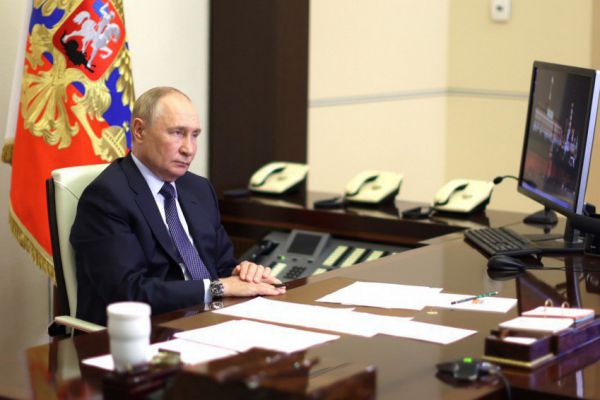 Многодетная семья из Екатеринбурга получила подарок от президента России