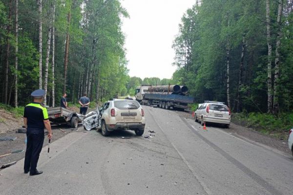 Трое человек пострадали в массовой аварии на севере Свердловской области