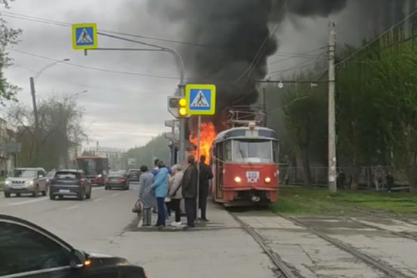 На Вторчермете загорелся трамвай