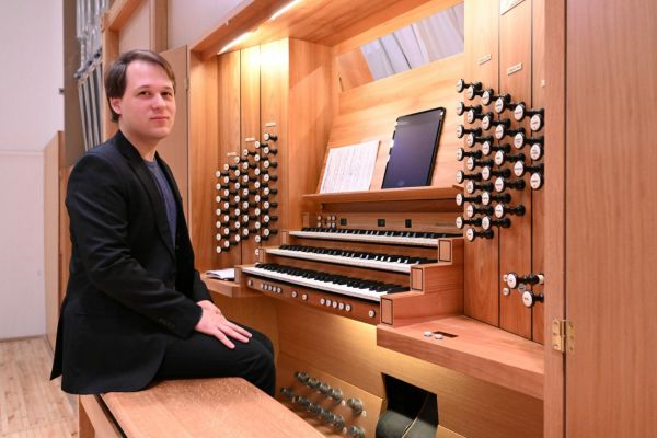 В Свердловской филармонии появился главный приглашенный органист