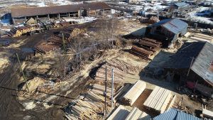 Беспилотник Россельхознадзора нашел горы отходов у лесопилки в Режевском районе