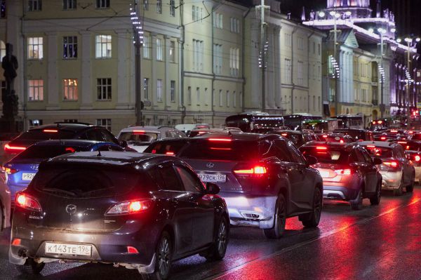 Центр Екатеринбурга погряз в пробках из-за закрытия улицы Гоголя