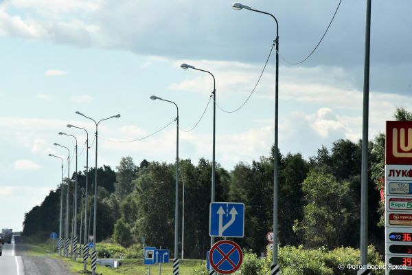 Осветили опасный участок: новые фонари поставили на Полевском тракте в районе ЕКАД