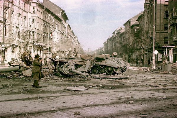 До Победы оставалось… 25 марта 1945 года «Уральский» писал о последнем наступлении немцев во Второй мировой