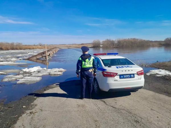 В Свердловской области из-за паводка перекрыли движение по трем мостам