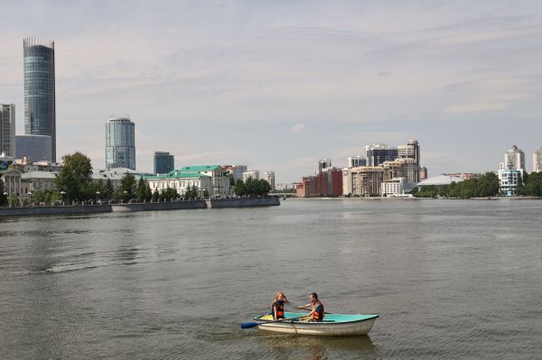Прокуратура потребовала запретить незаконную эксплуатацию маломерных судов на Городском пруду в Екатеринбурге