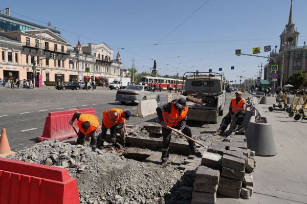 Ремонт дороги на проспекте Ленина в Екатеринбурге планируют завершить ко Дню города