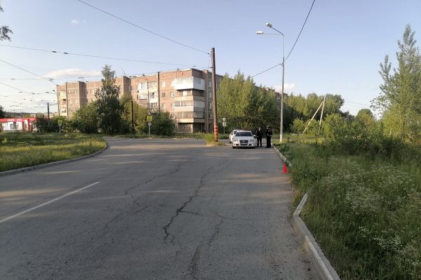 В Нижнем Тагиле подросток вместе с подругой перевернулся на питбайке