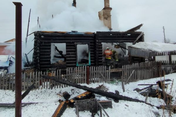 В Екатеринбурге пенсионерка и ее сын погибли в пожаре