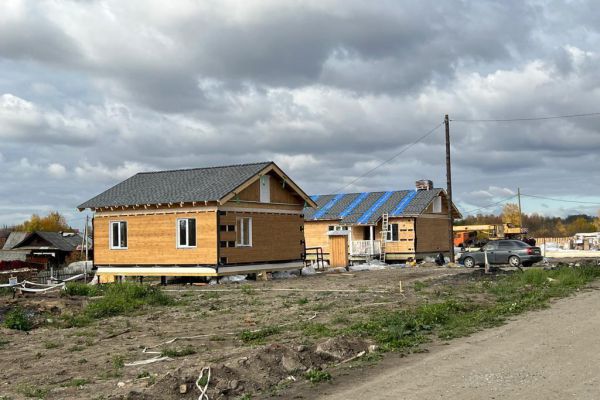 В пострадавшей от огня Шайдурихе в ноябре достроят дома для погорельцев