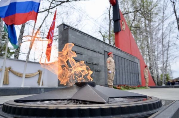 В Среднеуральске зажжен  Вечный огонь в память о героях Великой Победы