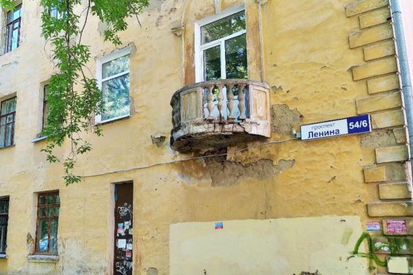 В Екатеринбурге эксперты разрешили строить забор вокруг общежития Горного университета