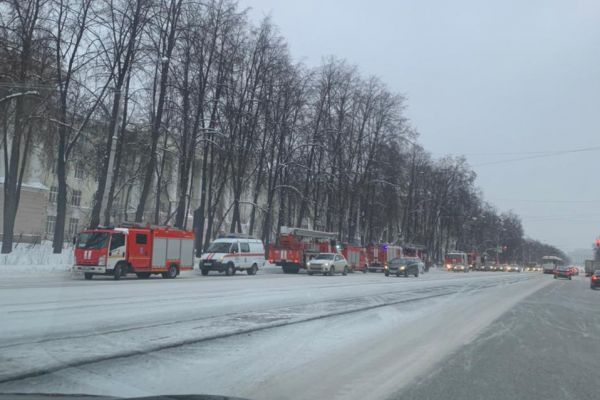 В подвале Уральского политехнического колледжа начался пожар